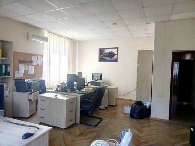 Отдельностоящее здание на Почайной